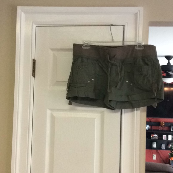Almost Famous Pants - Army green shorts